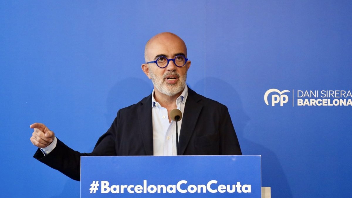 Daniel Sirera quiere presentarse como la alternativa al actual alcalde socialista y convertir los comicios municipales en una elección entre dos modelos de ciudad. Además, avisa del peligro de Silvia Orriols y su Aliança Catalana.