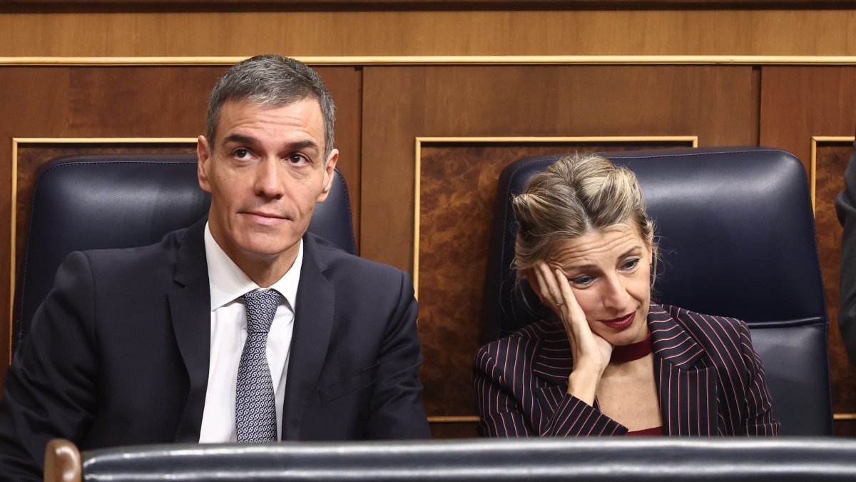 El presidente del Gobierno, Pedro Sánchez, y la vicepresidenta segunda y ministra de Trabajo y Economía Social, Yolanda Díaz