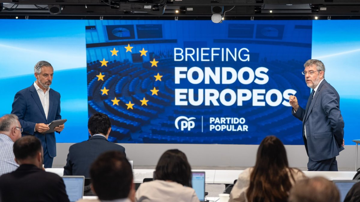 Alberto Nadal, vicesecretario de Economía y Desarrollo Sostenible del PP, y Juan Bravo, vicesecretario de Hacienda, Vivienda e Infraestructuras del PP.