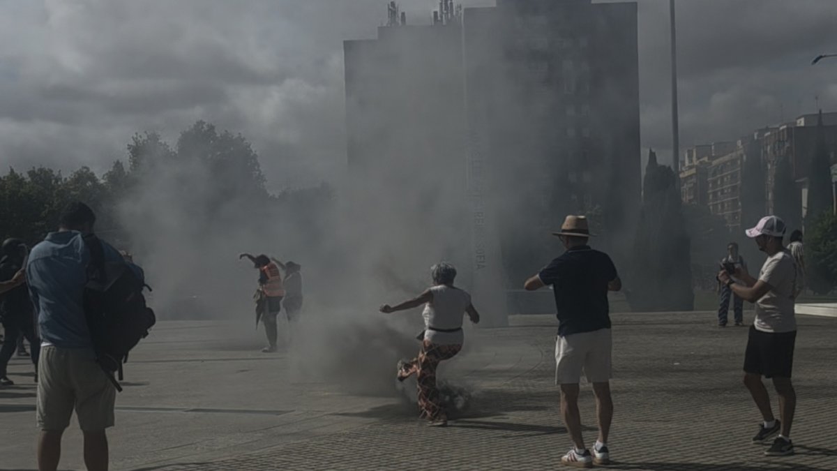 Cargas policiales en la manifestación por la vivienda en Valencia