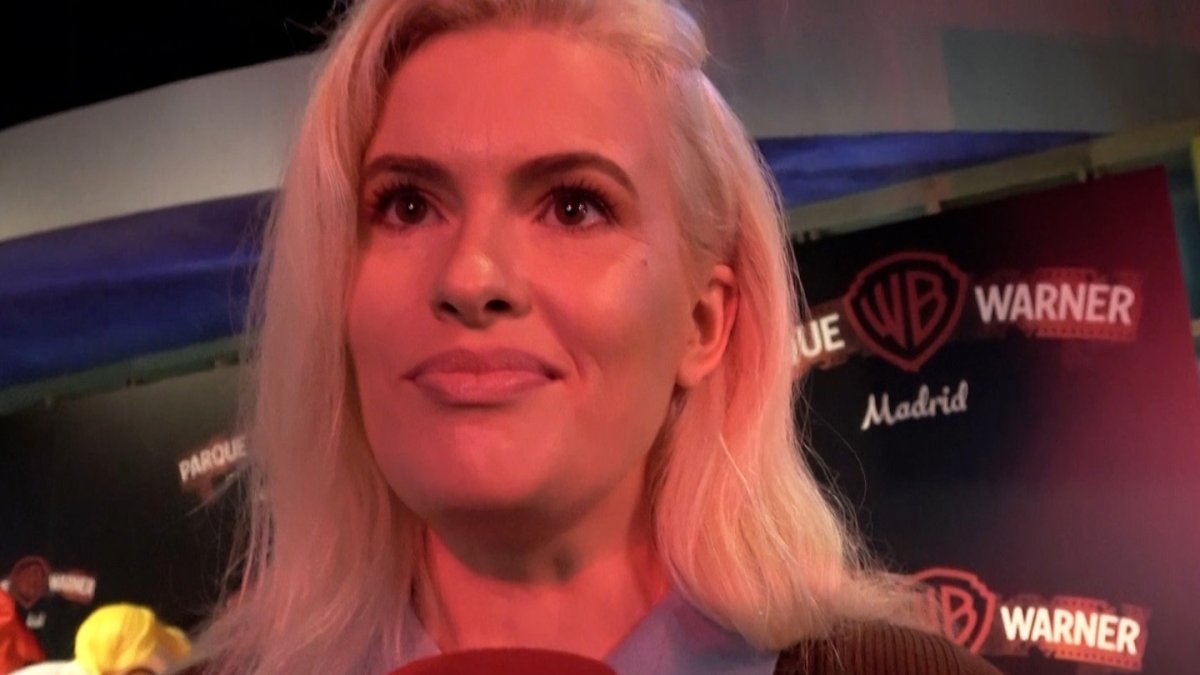 Adriana Abenia durante el evento de Halloween en el Parque Warner de Madrid.