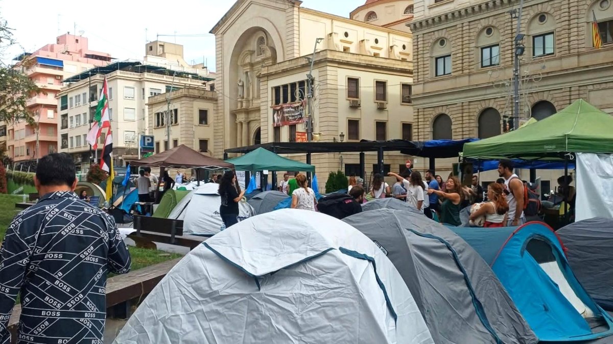 Acampada por la vivienda en Alicante