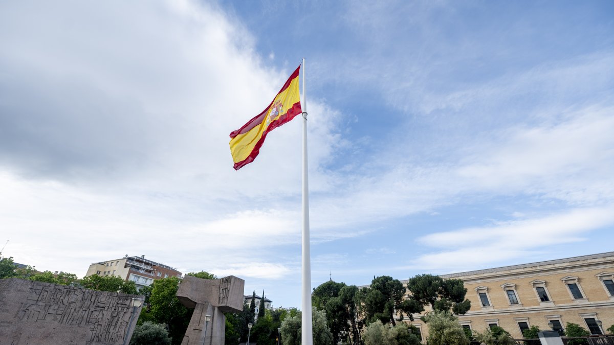 Acto de izado solemne de bandera con motivo de la festividad de San Isidro.