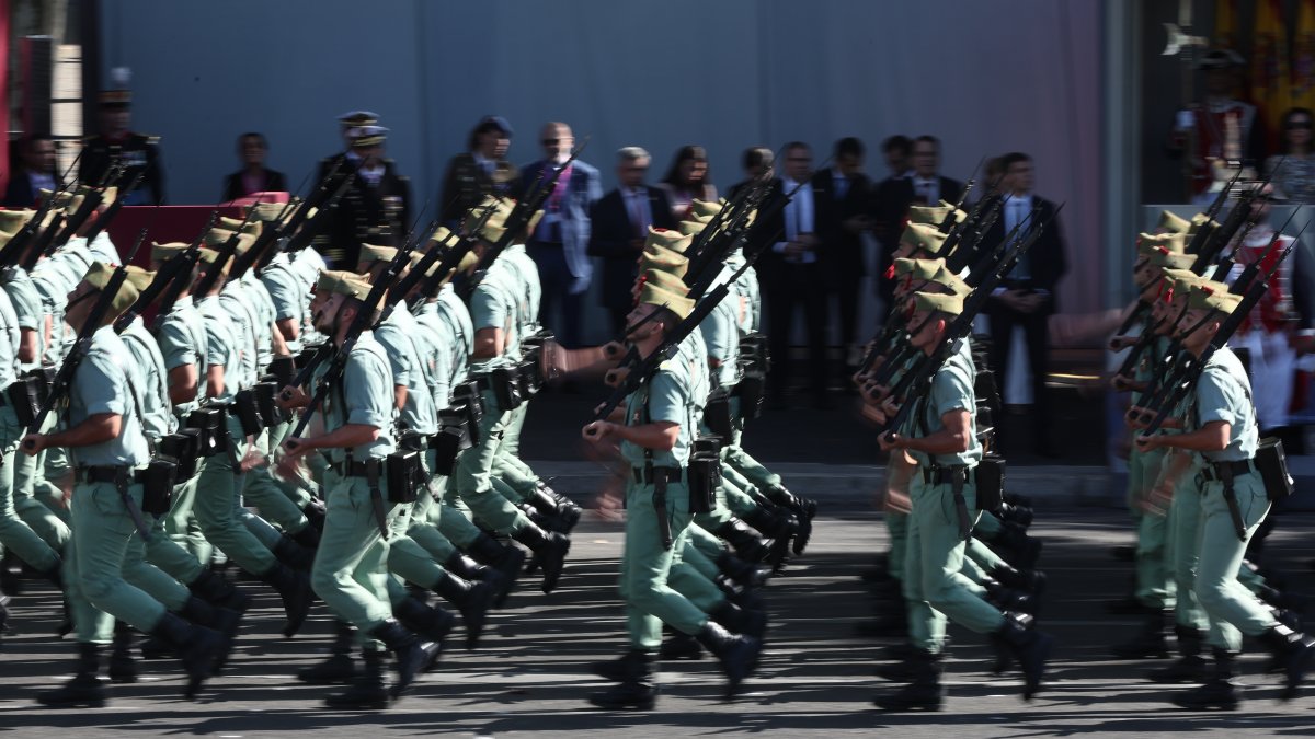 Acto solemne de homenaje a la bandera nacional y desfile militar por el 12 de octubre, Día de la Hispanidad,  en 2025