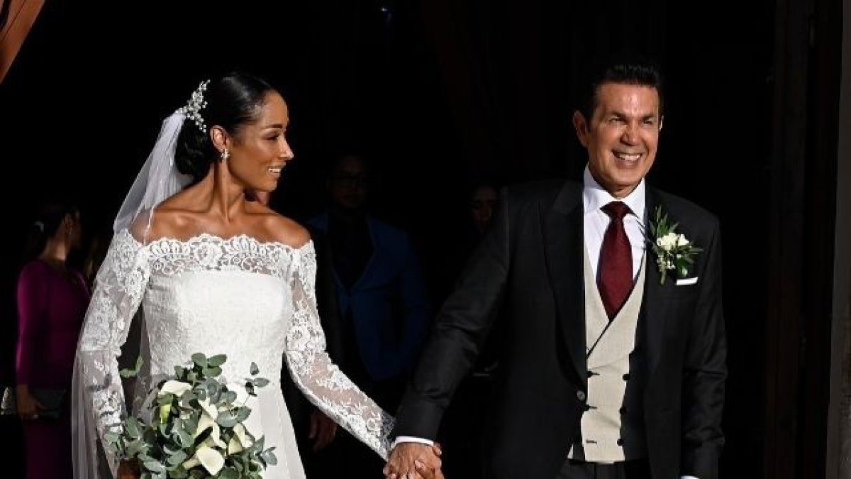 Miguel Sierralta y Alicia Banquez tras darse el 'Sí, quiero' en la iglesia de San Jerónimo el Real.
