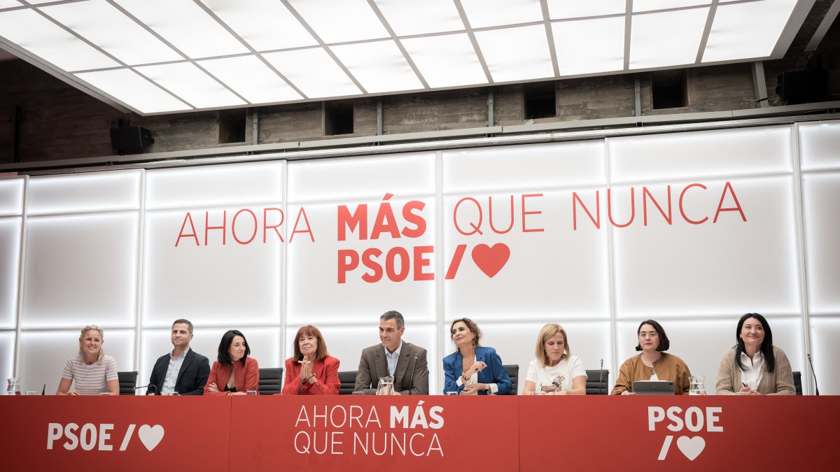 (Foto de ARCHIVO)
El presidente del Gobierno y secretario general del PSOE, Pedro Sánchez, preside la reunión de la Comisión Ejecutiva Federal (CEF) del PSOE, en la sede del PSOE en Ferraz