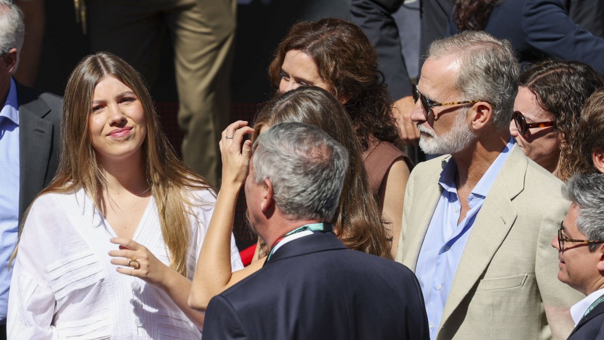La Infanta Sofía, con el Rey, durante la F1 en Madrid.
