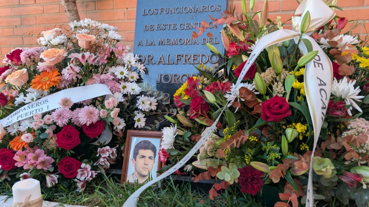 Homenaje funcionario de prisiones.