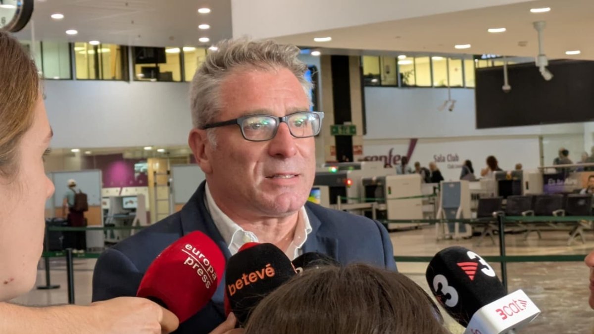 El coordinador de la red de Rodalies de Catalunya de Adif, Antonio Carmona atendiendo a las medios.
EUROPA PRESS
14/10/2026