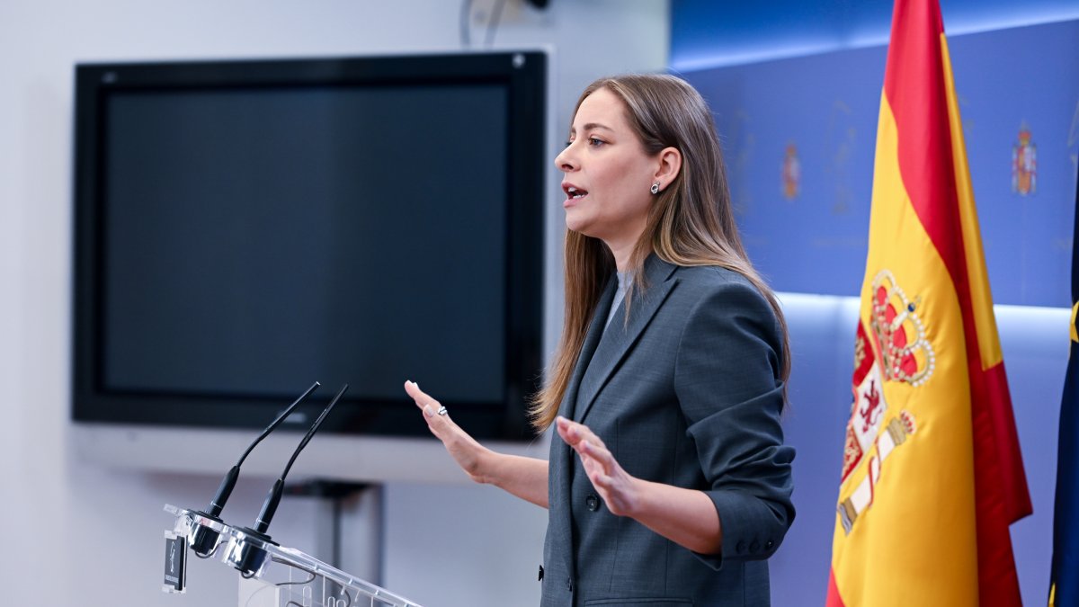 La portavoz del PP en el Congreso, Ester Muñoz, durante una rueda de prensa en el Congreso