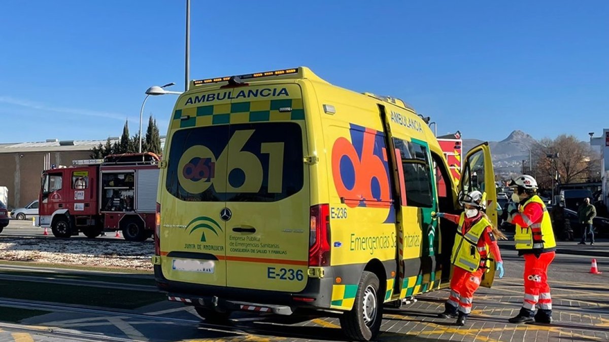 Sanitarios y bomberos actúan en Vélez-Málaga.