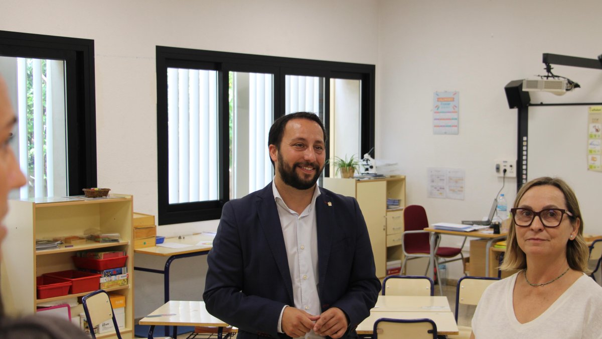 Sergio Toledo, concejal de Urbanismo e Infraestructuras, tras las obras en el CEIP Enriqueta Agut