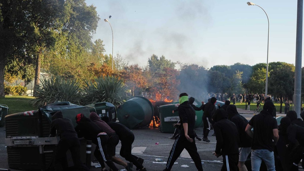 Disturbios durante el encuentro ‘Mafia o Patria’, organizado por Vito Quiles, en el Parque Yamaguch en Pamplona