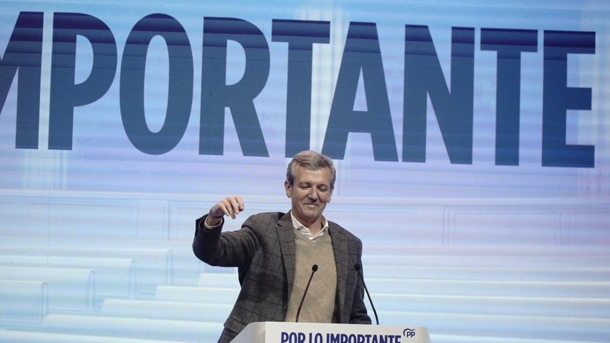 El presidente de la Xunta de Galicia, Alfonso Rueda, interviene durante el acto de clausura de la 28 Interparlamentaria del PP