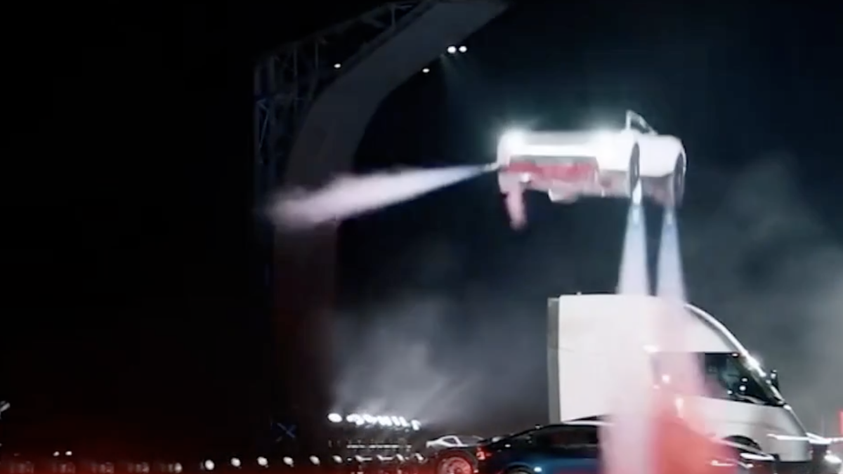 Imagen del Tesla Roadster volando.