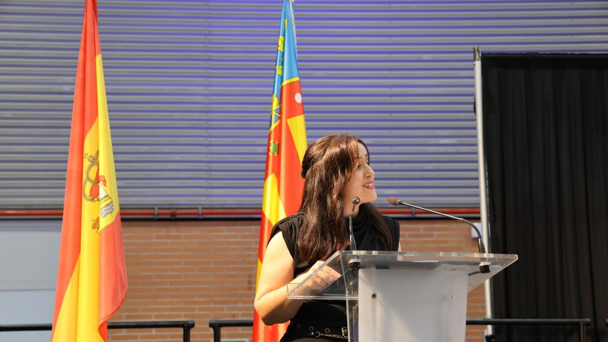 La alcaldesa de Catarroja, la socialista Lorena Silvent, en el homenaje