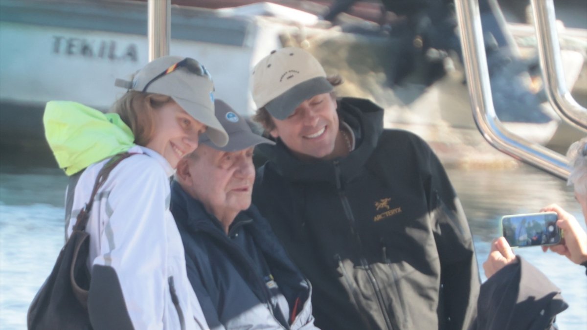 Irene Urdangarin, su novio y el rey Juan Carlos en Sanxenxo.