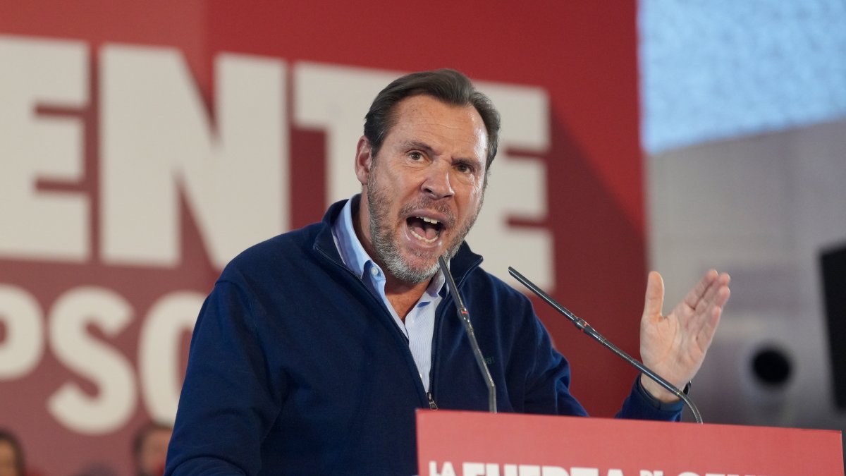 El ministro Óscar Puente durante un mitin del PSOE