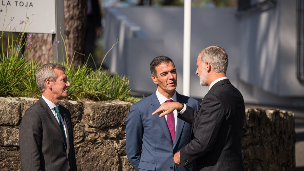 Rey Felipe VI, Alfonso Rueda y Pedro Sánchez, el pasado 1 de octubre.