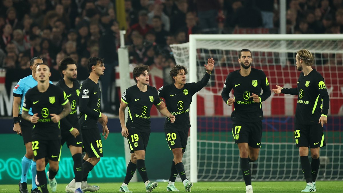 Julián Álvarez hizo el gol del empate del Atlético cortando su mala racha