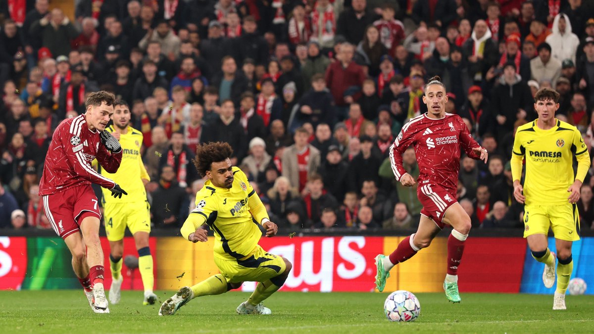Wirtz, anotando el cuarto gol del Liverpool ante el Villarreal