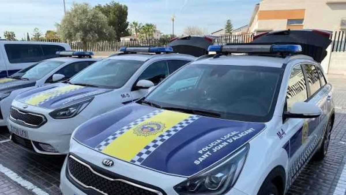 Coches patrulla de la Policía Municipal de Sant Joan d'Alacant