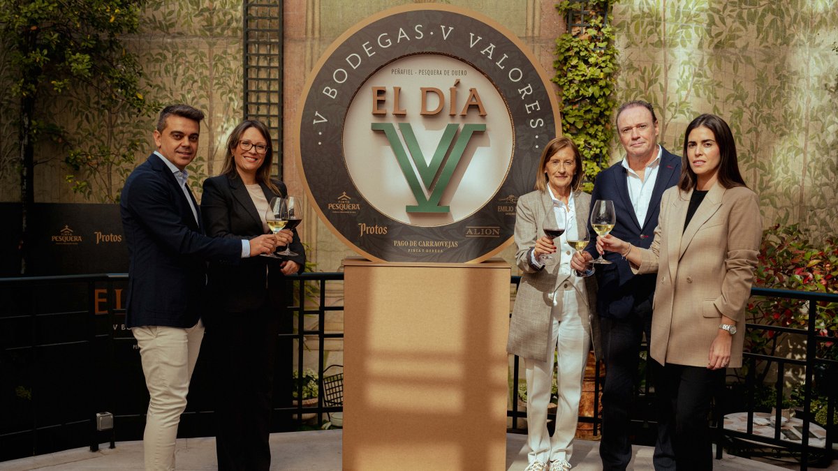 Pedro Ruiz: director general y CEO de Alma Carraovejas y de la bodega Pago de Carraovejas;
Sheila Burón: Export Manager y Directora / Responsable