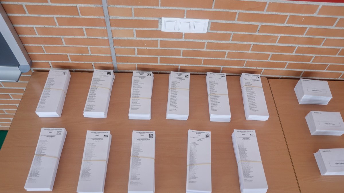 Papeletas electorales de distintos partidos en el 23J de 2023