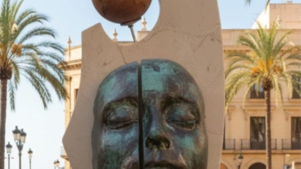 Escultura del Colegio de Veterinarios de Alicante