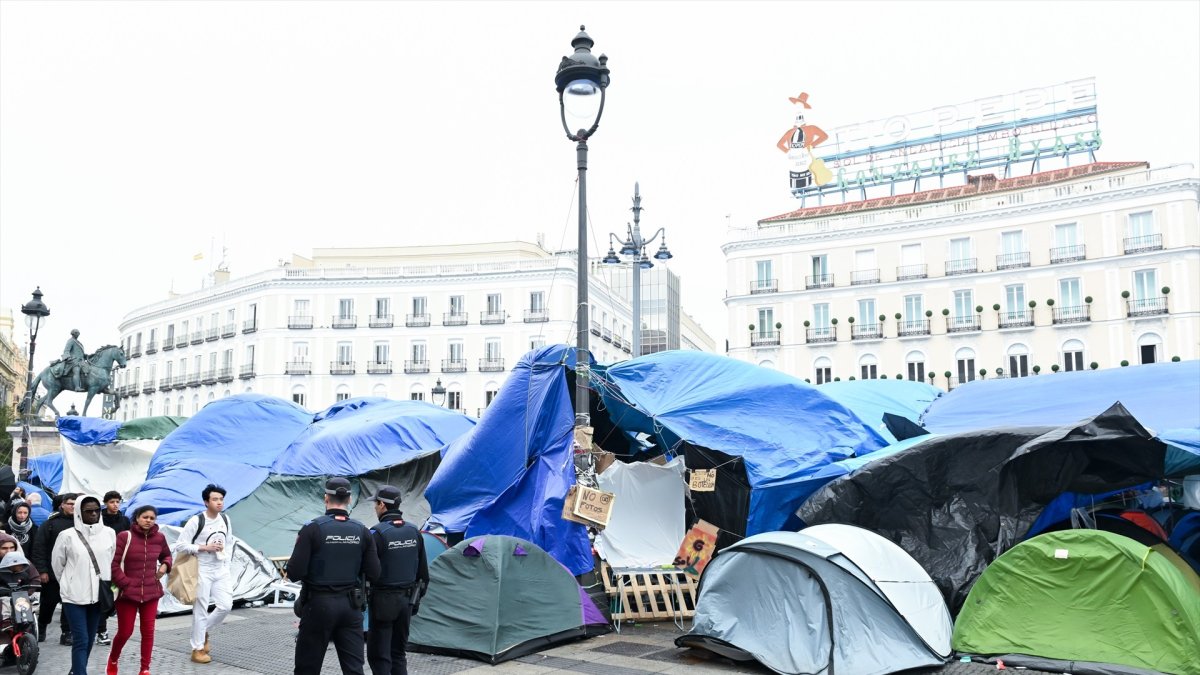 Acampada por la vivienda, en la Puerta del Sol