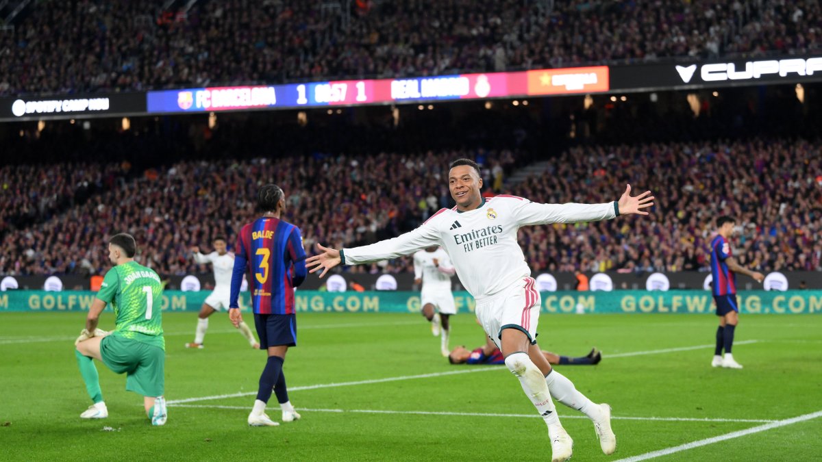 Mbappé celebra por todo lo alto el 1-2 del Real Madrid ante el Barça