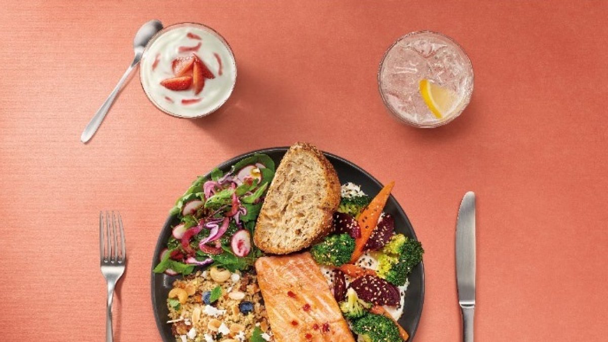 Un menú del día saludable y sabroso para comer de forma sana y equilibrada en tu día a día.
REMITIDA / HANDOUT por CORTESÍA VIPS
26/8/2025