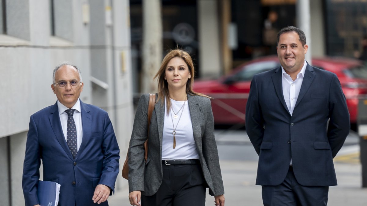 Alberto Ramón Gaitán, Nabila Benzina y Alejandro Ramírez, a su llegada a la Audiencia Nacional