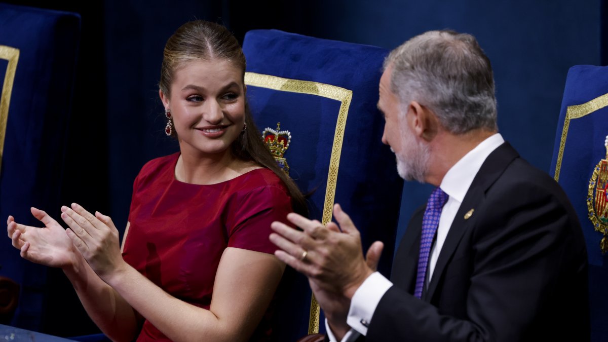 La Princesa Leonor y el Rey Felipe, en los Premios Princesa de Asturias.