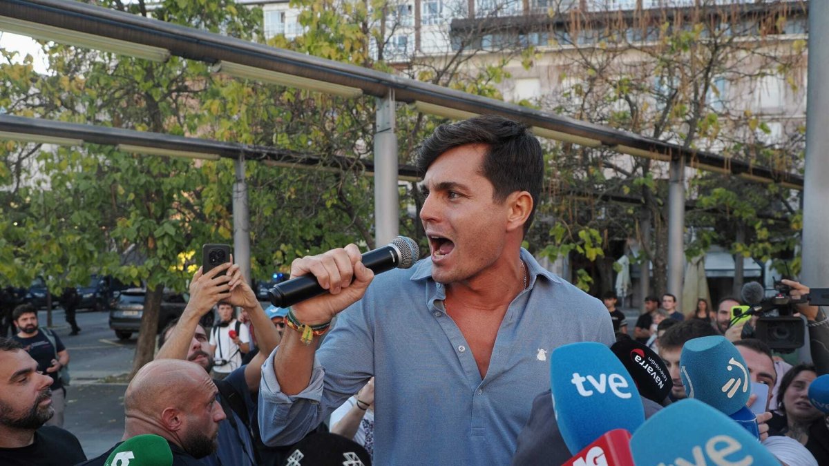 Vito Quiles durante el encuentro ‘Mafia o Patria’, en el Parque Yamaguchi, a 15 de octubre de 2026, en Pamplona, Navarra (España).