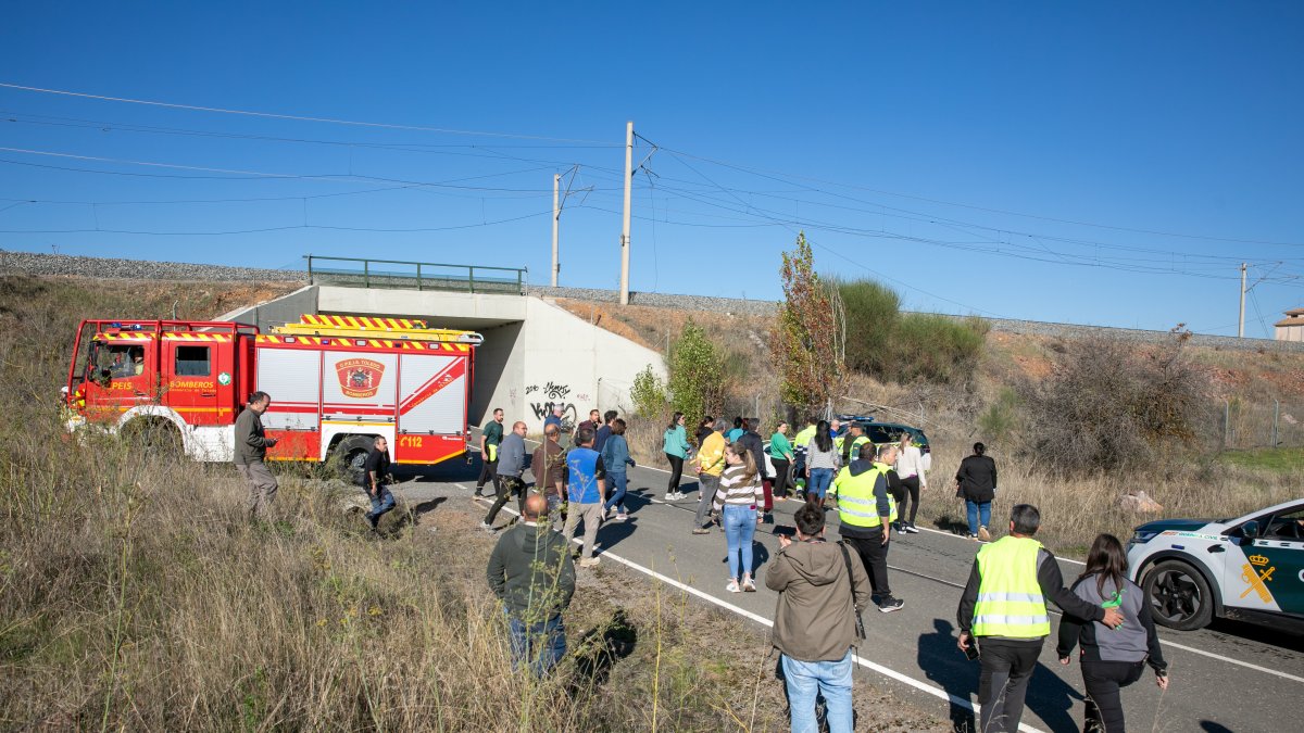 Agentes de los Servicios de Emergencia trabajan en el lugar del accidente en Urda, Toledo, 
Juanma Jiménez / Europa Press
28/10/2026