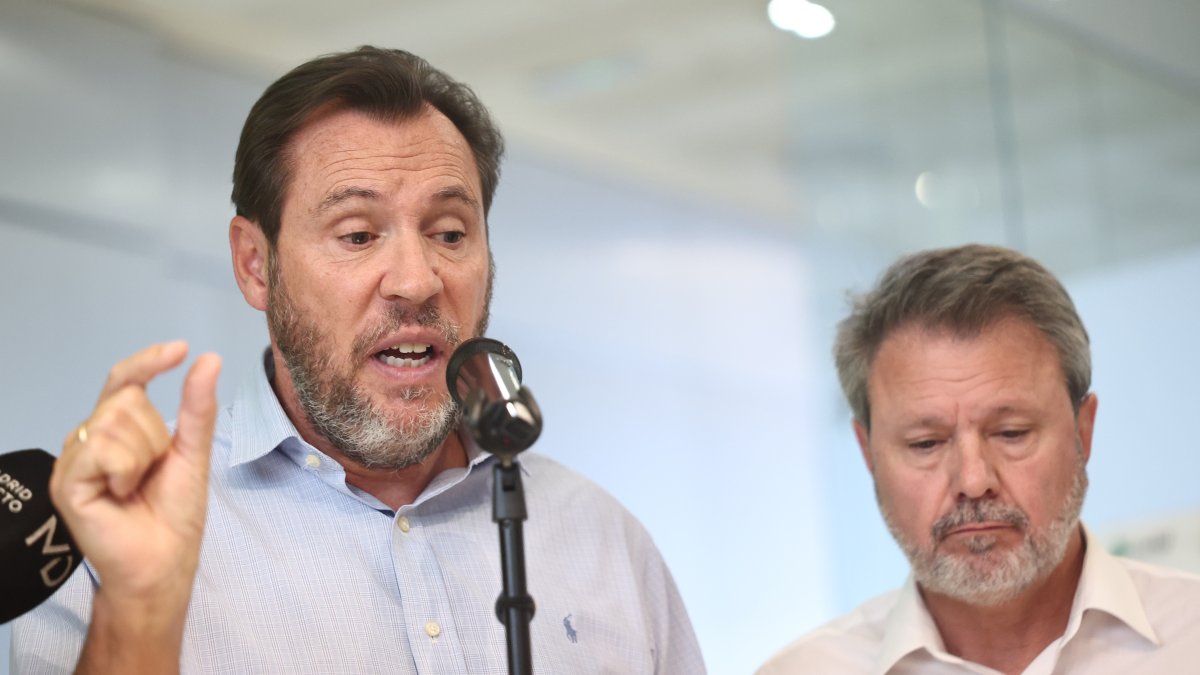 El ministro de Transportes y Movilidad Sostenible, Óscar Puente, durante su comparecencia sobre el accidente de Urda, en Toledo.
