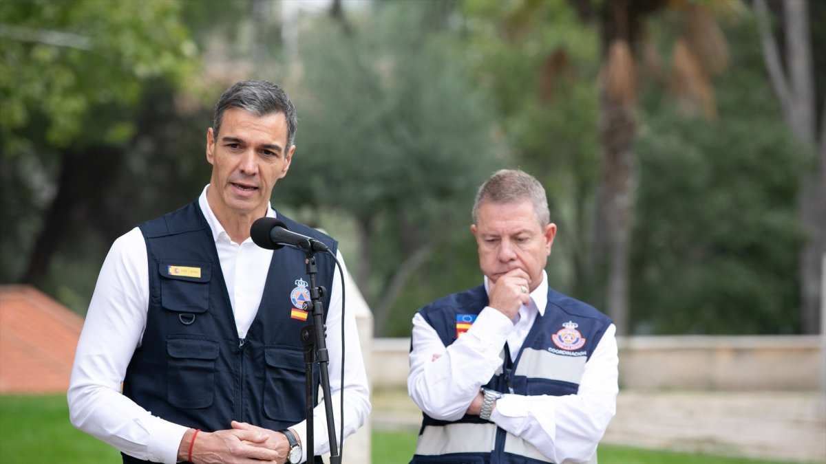 Pedro Sánchez y Emiliano García-Page, en el CECOPI de Toledo.