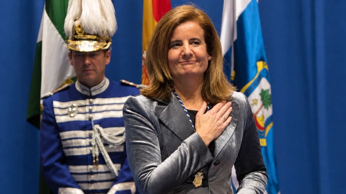 La exministra de Empleo Fátima Báñez cuando recibió la Medalla de Oro de la ciudad de Huelva.