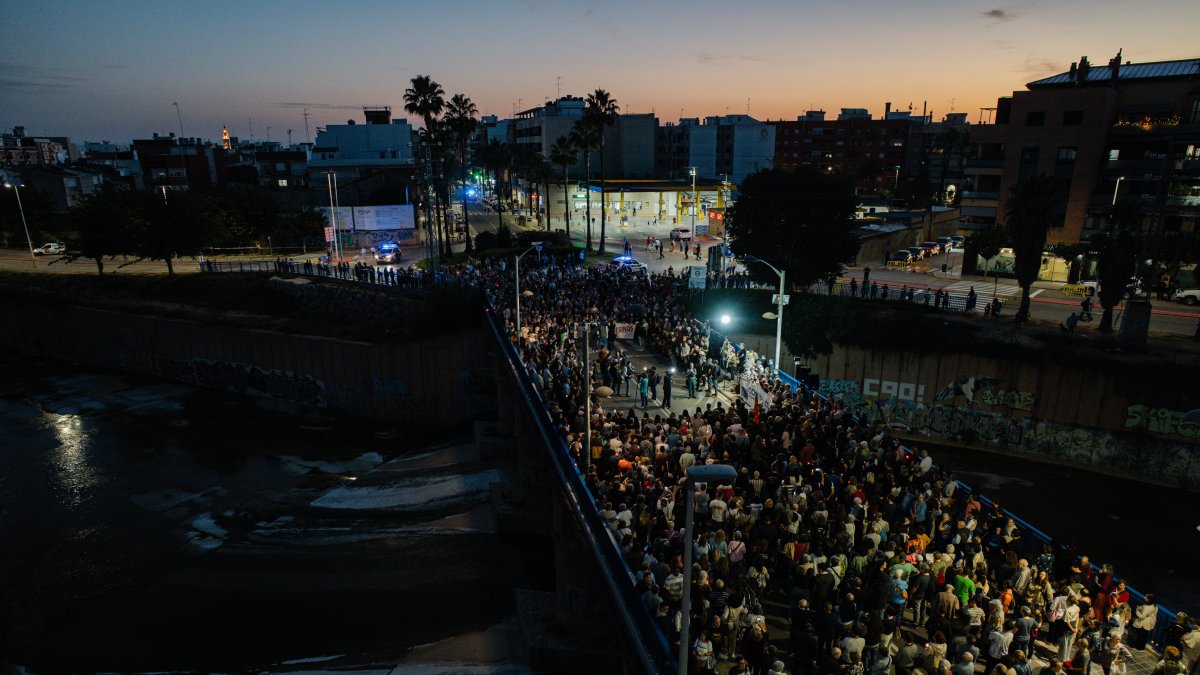 Decenas de personas durante una marcha en homenaje a las víctimas de la dana, a 29 de octubre de 2026, en Valencia, Comunidad Valenciana (España)