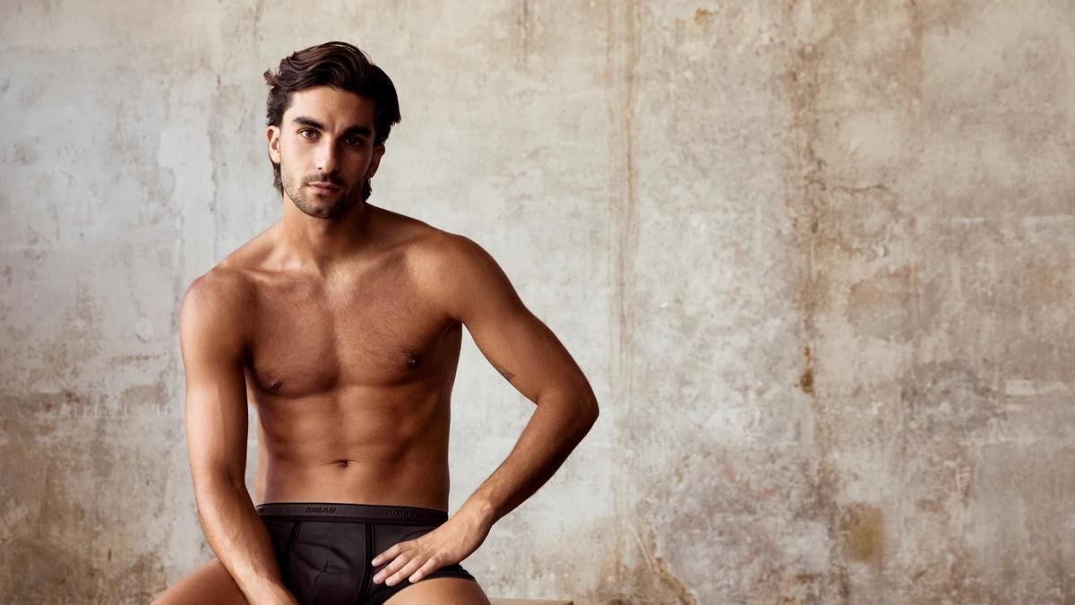 Ferran Torres en una campaña de ropa interior.