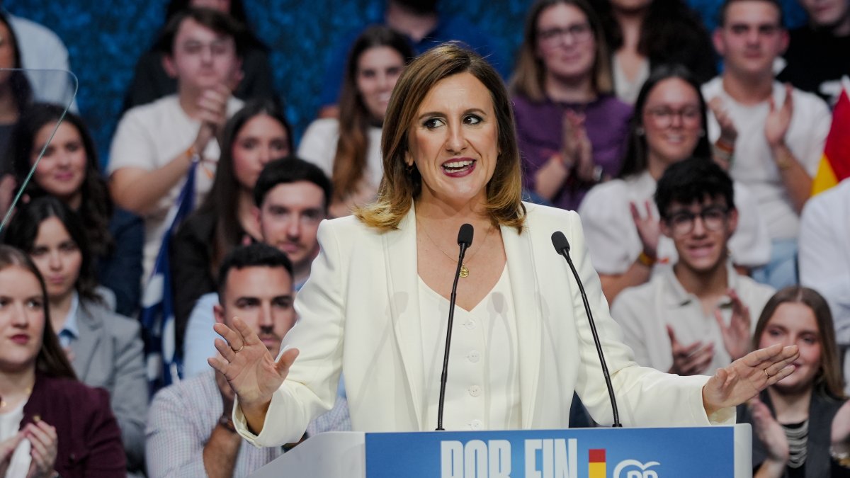 La alcaldesa de Valencia, María José Catalá, interviene durante un acto de precampaña del Partido Popular, en el Palau de les Arts Reina Sofía, a 23 de octubre de 2026, en Valencia