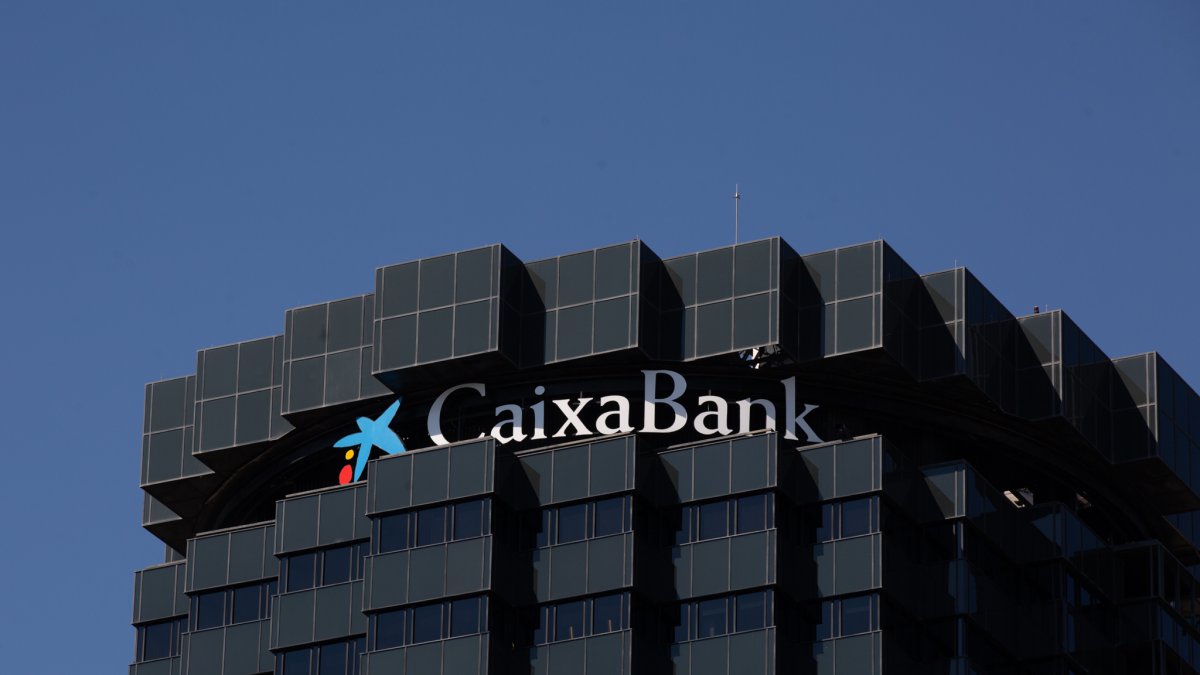 )
Fachada de la sede de CaixaBank en la Avenida Diagonal de Barcelona, a 11 de julio de 2022, en Barcelona, Cataluña (España)