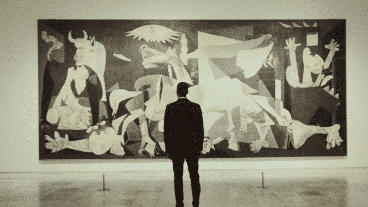 Pedro Sánchez ante el 'Guernica'.