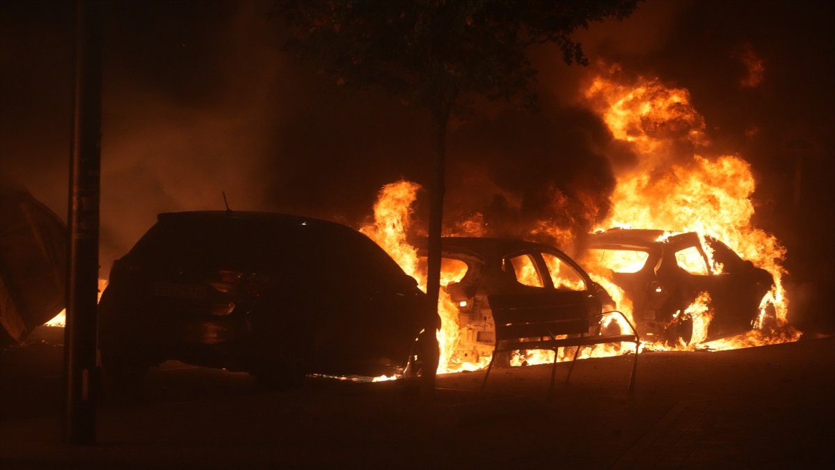Varias personas incendian coches y contenedores en Bilbao