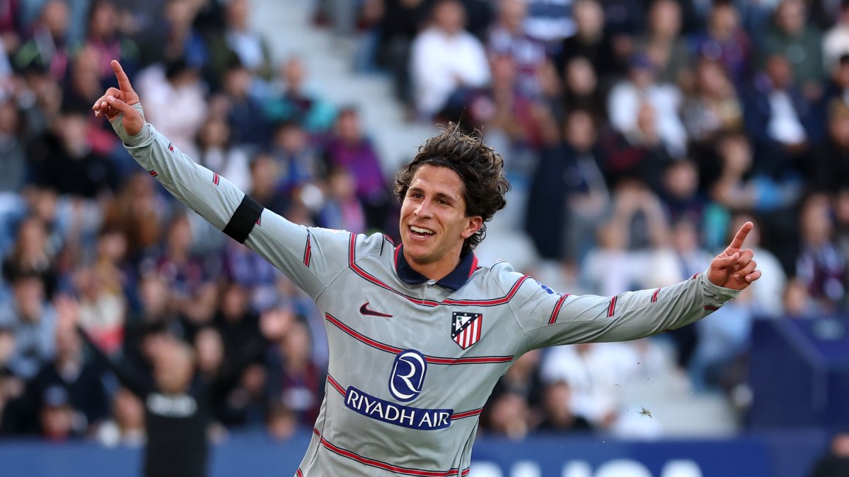 Giuliano Simeone celebra su gol ante el Levante: el definitivo 0-2