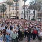 Onubenses en la concentración por las infraestructuras en mayo en la Plaza de las Monjas de Huelva capital.