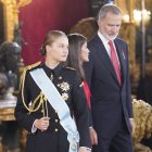 La princesa Leonor, la Reina Letizia y el Rey Felipe VI durante la recepción con motivo del día de la Fiesta Nacional.