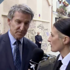Alberto Núñez Feijóo y la reportera de CQC Violeta Muñoz