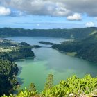 Entre el azul y el verde, Sete Cidades guarda el secreto más bello de São Miguel.
